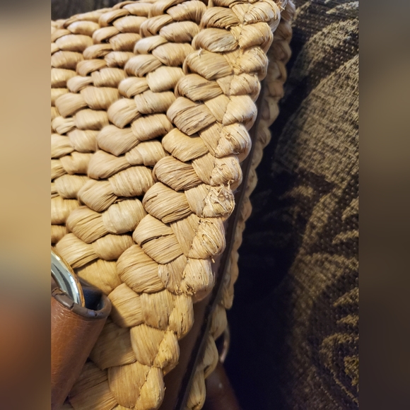 Chadwick's Straw/Wicker and Leather Tote/Purse w/gold metal clasp/inside zip poc - Picture 7 of 9